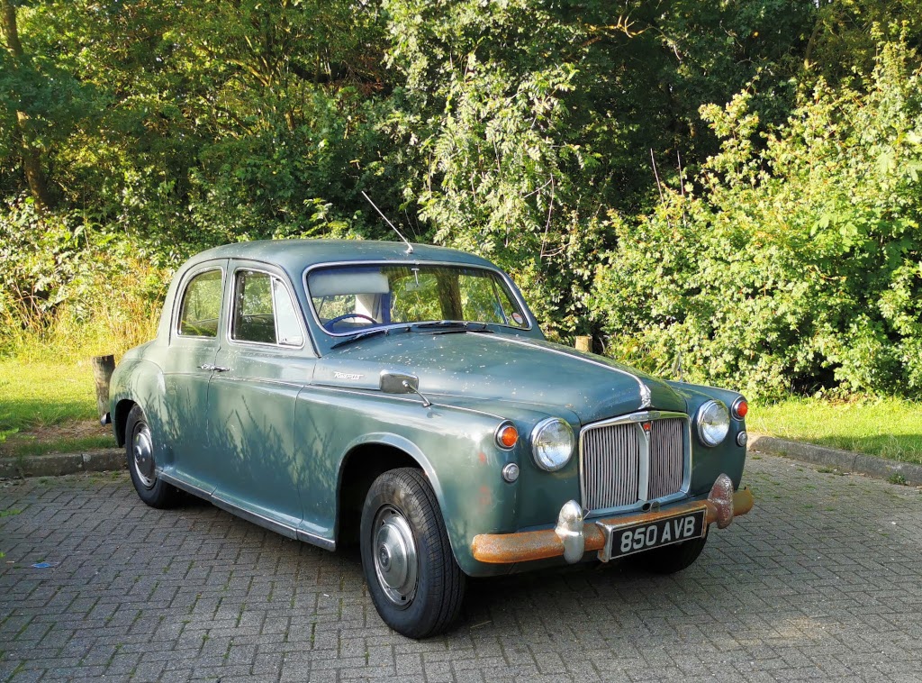 Front right view of a 1963 Rover P4 110