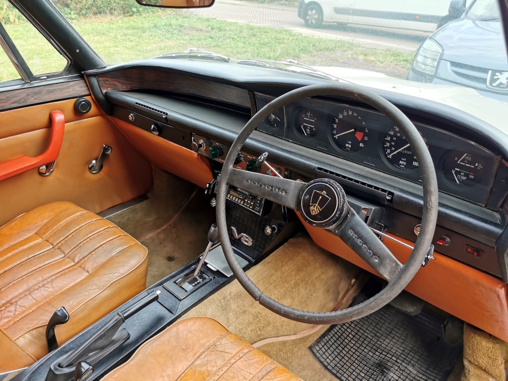 Overview of the driver's side dash in a 1975 Rover P6B 3500
