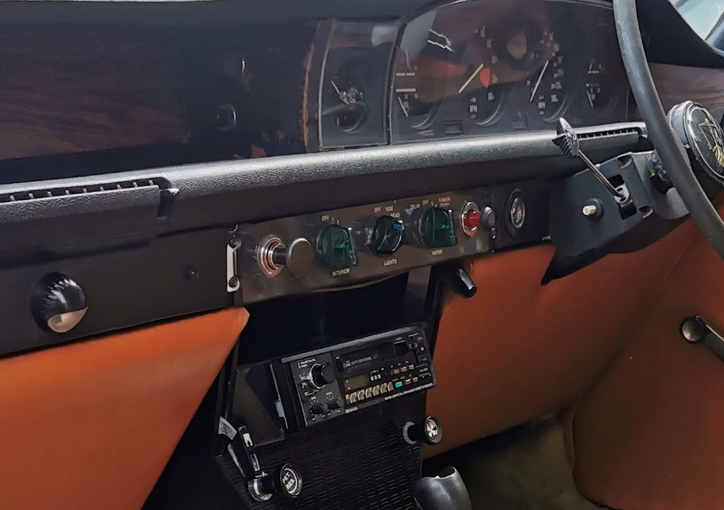 Detail of the dashboard switchgear on a 1975 Rover P6B 3500