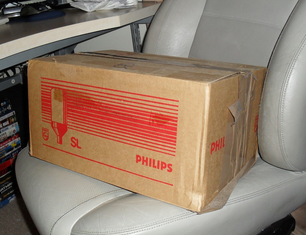 Philips SL*9 Prismatic Compact Fluorescent Lamp - Detail of original shipping box (closed)