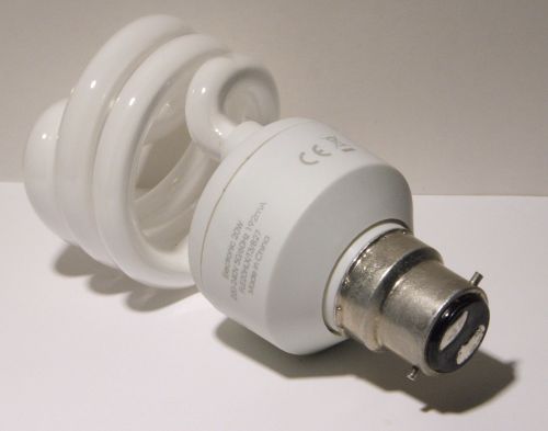General Electric FLE20HLX/T3/827/B22-6Y-GE Compact fluorescent lamp - Detail of lamp cap